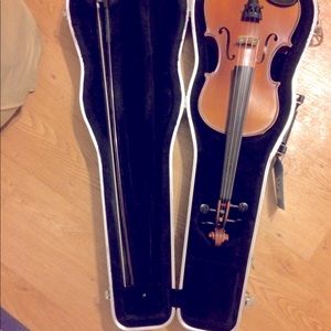 Violin it’s like new